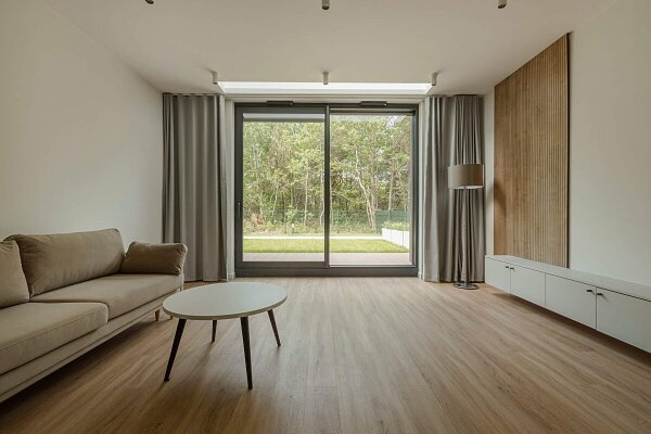 Czy warto kupić mieszkanie? Jak podjąć dobrą decyzję przy zmiennych cenach i stopach procentowych