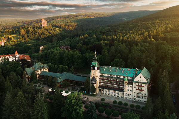 Dom zdrojowy w parku zdrojowym w Świeradowie Zdroju – poznaj to miejsce