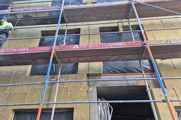 Marzec na budowie Kapitanatu Garbary – co się dzieje po zdjęciu rusztowania?