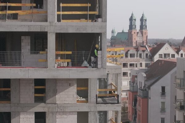 Kapitanat Garbary odsłonięty – rusztowanie zdjęte, budynek w pełnej krasie!