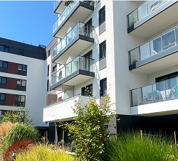 point-img-Nowoczesne osiedle mieszkaniowe w Poznaniu przy ul. Meissnera z aż 8 etapami realizacji, zaprojektowane jako zielona enklawa w mieście.